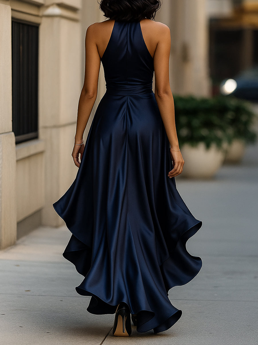 Robe en satin drapée à la taille